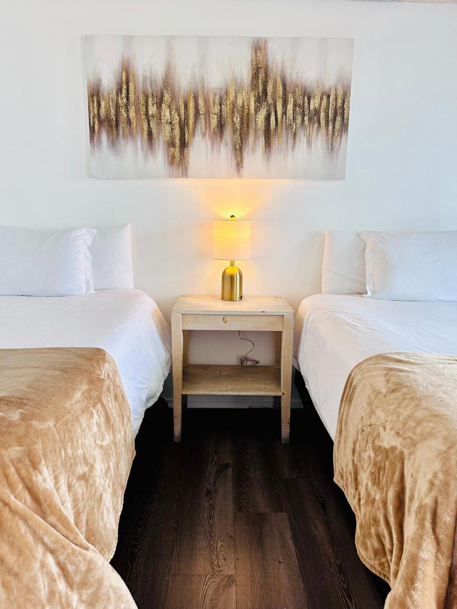 Foghorn Harbor Hotel 3*