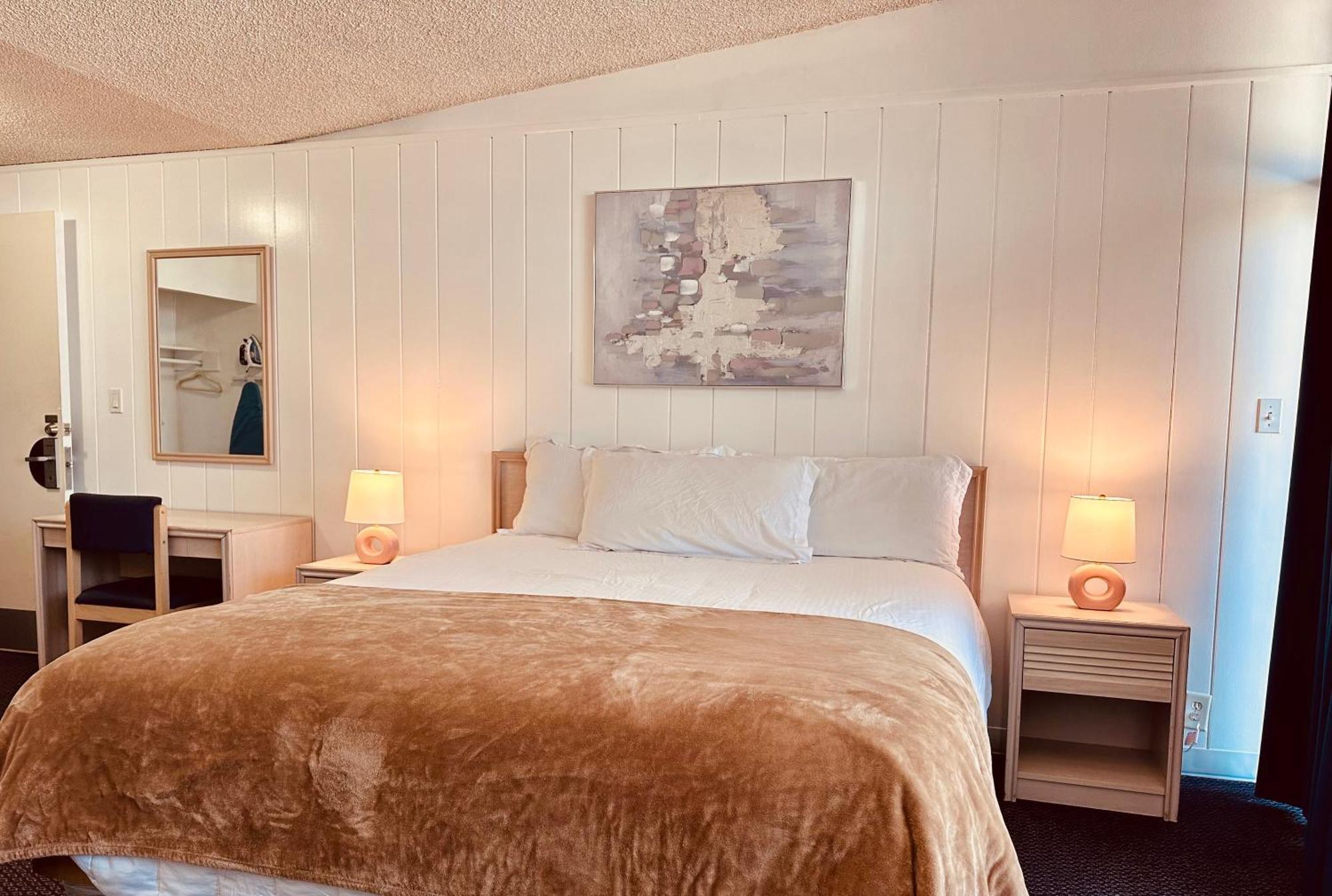 Hotel Foghorn Harbor Marina del Rey