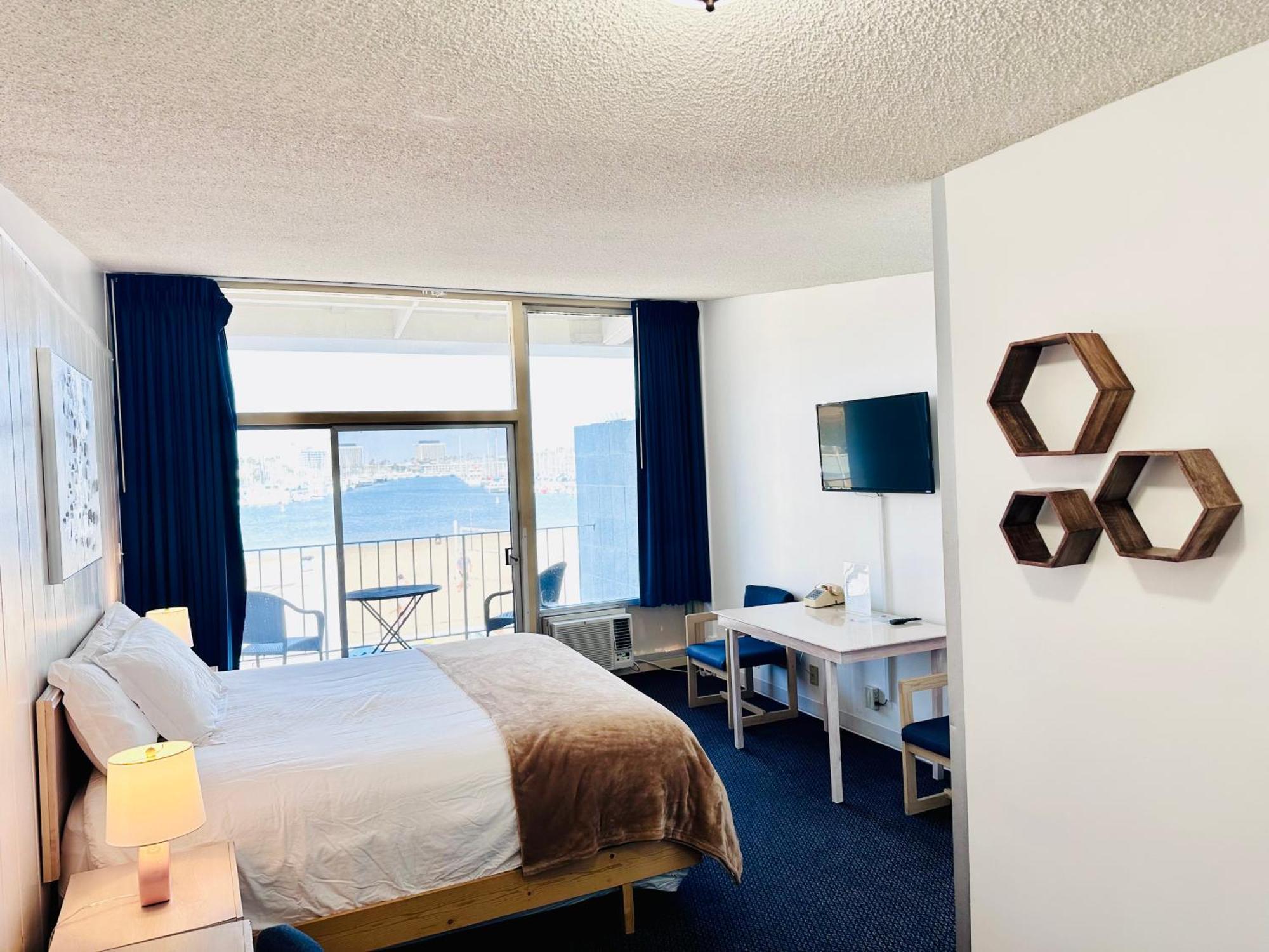 Hotel Foghorn Harbor