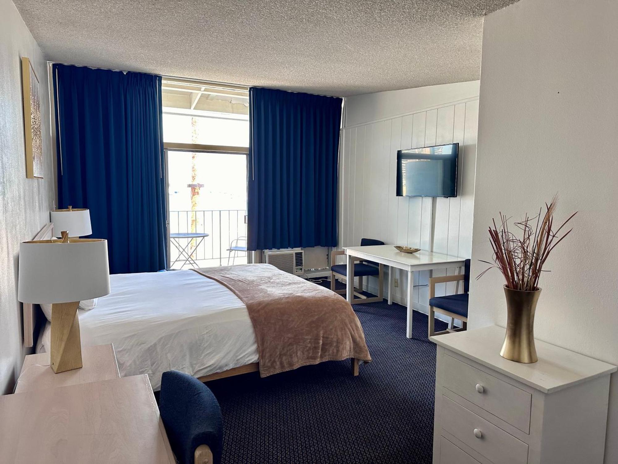 Hotel Foghorn Harbor