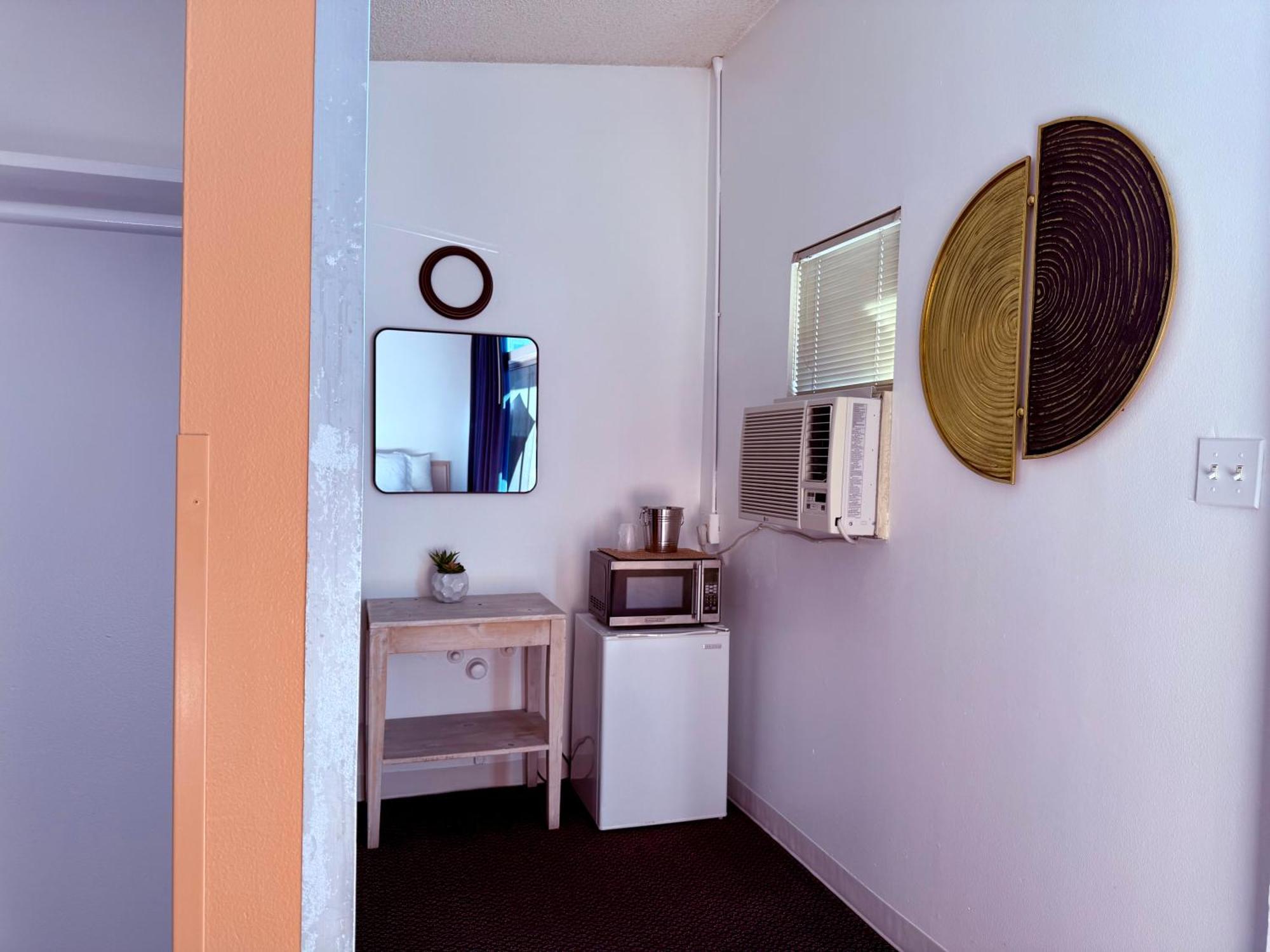 Hotel Foghorn Harbor Marina del Rey