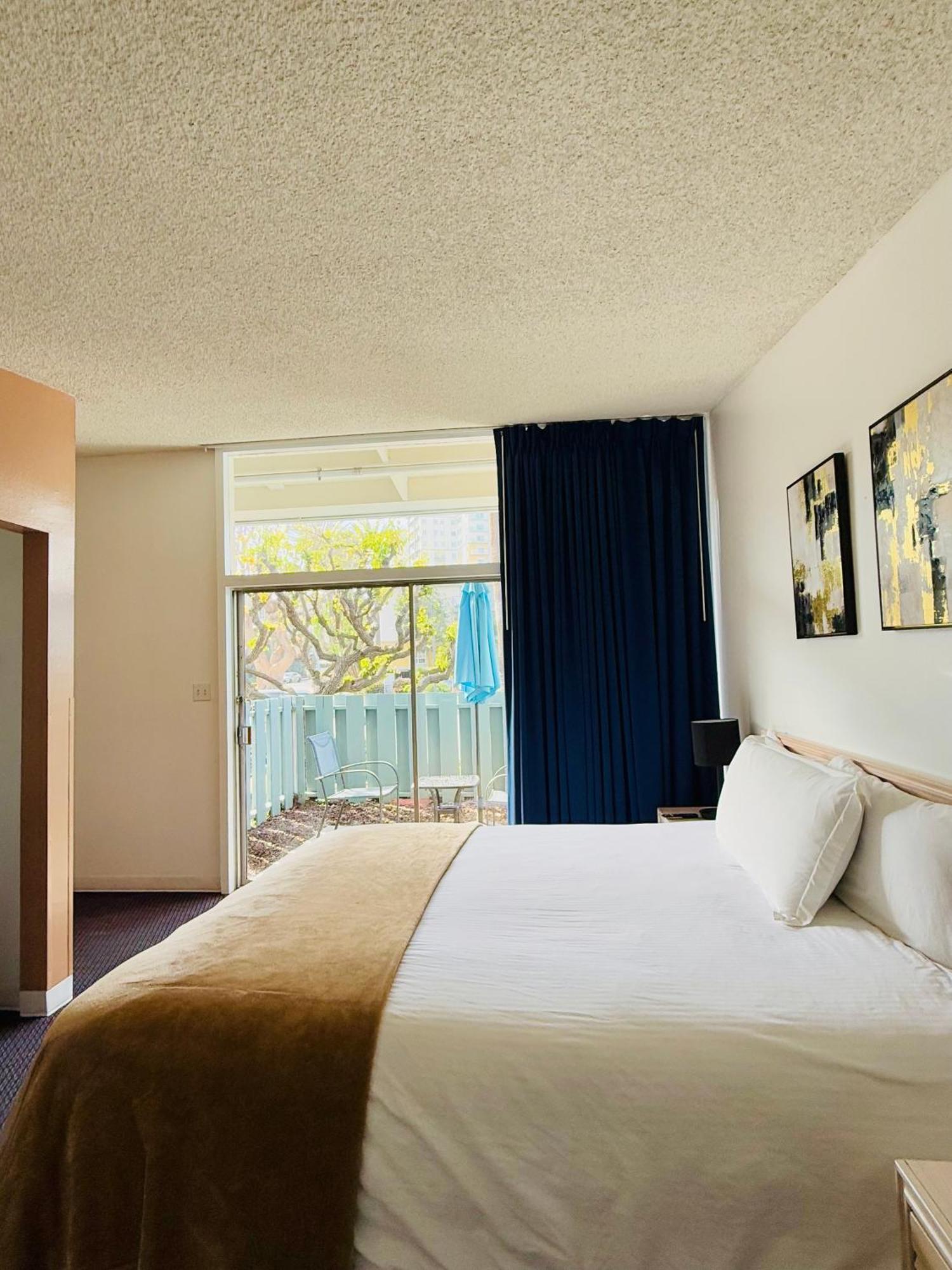 Foghorn Harbor Hotel