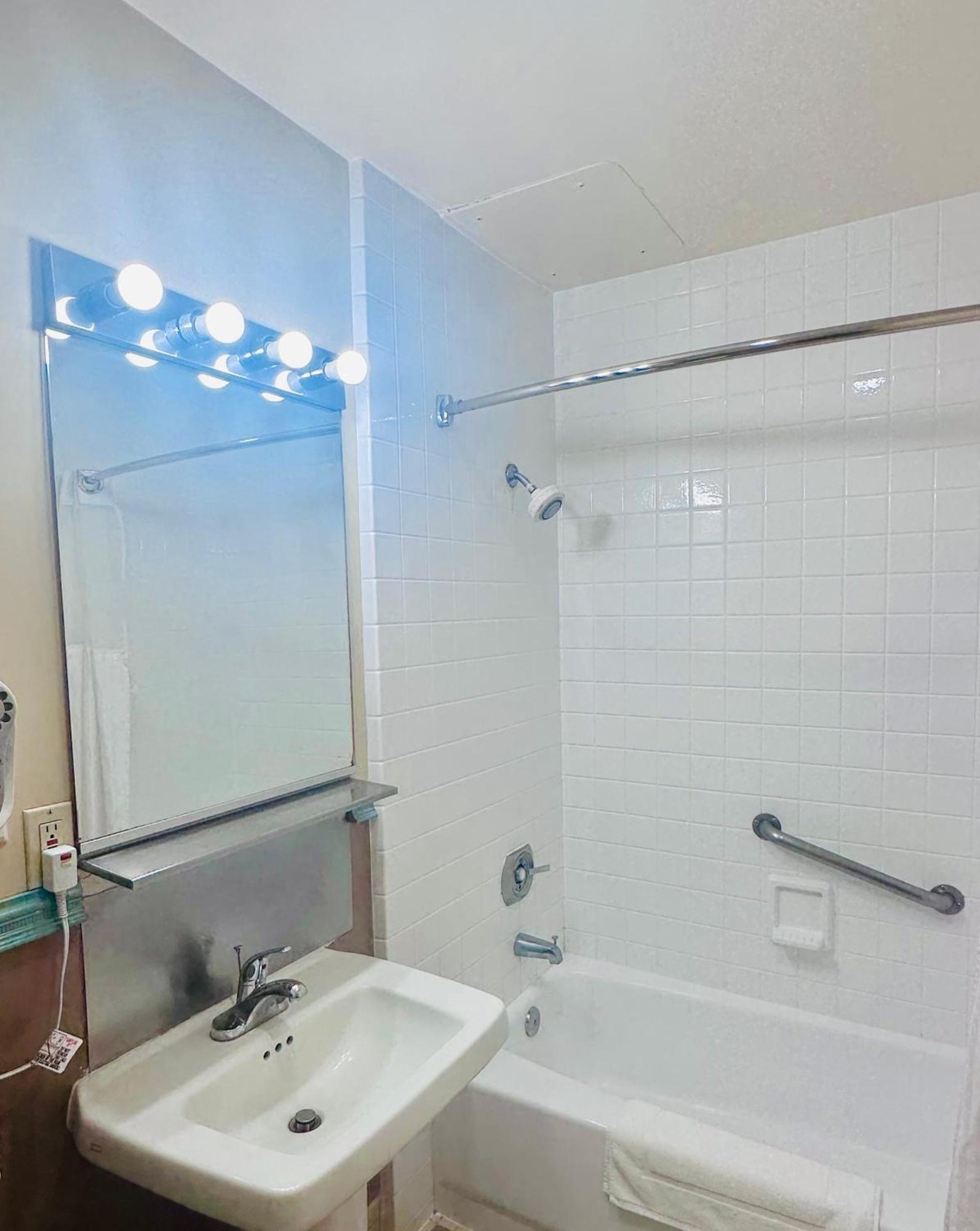 Hotel Foghorn Harbor 3*